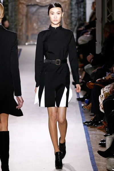 Look 10